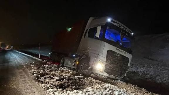 Kayseri-Malatya Karayolu’nda Zincirleme Kaza: 20 Araç Birbirine Girdi - Galeri 1